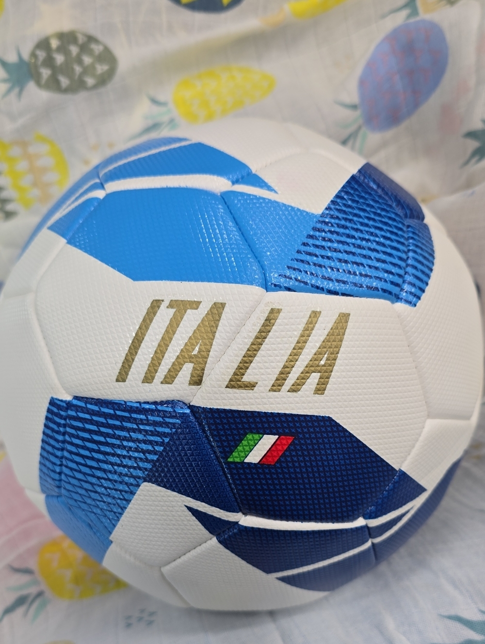 Italy White & Blue Italia Soccer Ball with Gold Logo Used In Good Condition